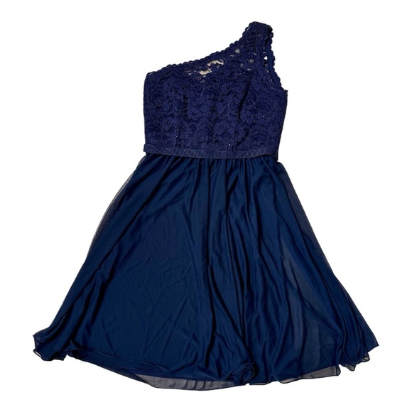 David's Bridal Dresses & Skirts - David's Bridal | One Shoulder Lace
Chiffon Dress Size 4